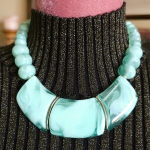 Vintage Lucite Acrylic Bib Necklace. Lucite Necklace. 80s Necklace.